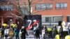 3月23日，多伦多支持中国民运会（以下简称TADC）于中国驻多伦多领事中心进行示威抗议活动。 （美国之音 张真瑜）