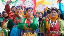 Jinên Îdirî bi Cilên Dîrokî yên Kurdî Beşdarî Newrozê Bûn

