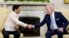 조 바이든 미국 대통령(우측)이 2023년 5월 백악관을 방문한 페르디난드 마르코스 필리핀 대통령(좌측)과 악수하고 있다.