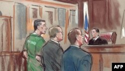 Рисунок из зала суда от 31 мая 2001 года, изображающий Роберта Ханссена в здании федерального суда США в Александрии, штат Вирджиния, во время предъявления ему обвинений в шпионаже в пользу России