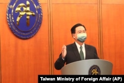 台灣外交部長吳釗燮在台北召開國際記者會。 （2022年8月9日）