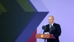 Le président russe Vladimir Poutine prononce un discours lors d'une cérémonie d'ouverture d'un forum militaire dans la région de Moscou, en Russie, le 15 août 2022.