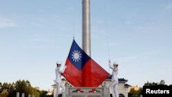 Церемония поднятия флага над мемориалом Чан Кайши в Тайбэе, 6 августа 2022 года