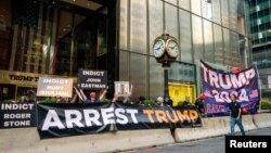 Protesters calling for the arrest of former U.S. President Donald Trump and supporters asking for him to announce his 2024 run for the presidency rally outside Trump Tower, in New York City, Aug. 9, 2022. 