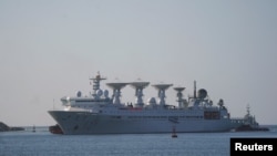 中国“远望5号”测量船2022年8月16日在北京援助兴建的斯里兰卡汉班托达港停靠。（路透社）