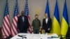 Слева направо: министр обороны США Ллойд Остин, президент Украины Владимир Зеленский и госсекретарь США Энтони Блинкен. 24 апреля 2022 года. Киев.