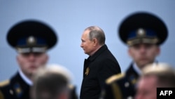 Президент РФ прибывает на Красную площадь перед военным парадом. 9 мая 2022г. Москва.