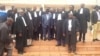 
Ba avocats bayike liboso ya Palais du Peuple ya Lubumbashi, le 5 janvier 2017. (VOA/ Narval Mabila)
