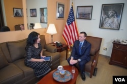 U.S. Consular Chief Robert Romanowsk talks with VOA's Navbahor Imamova, Tashkent, Uzbekistan, March 25, 2022