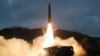(FILE) Uji coba rudal taktis Korea Utara di sebuah lokasi yang tidak diketahui.
