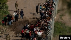Нелегальные иммигранты, задержанные на границе США и Мексики