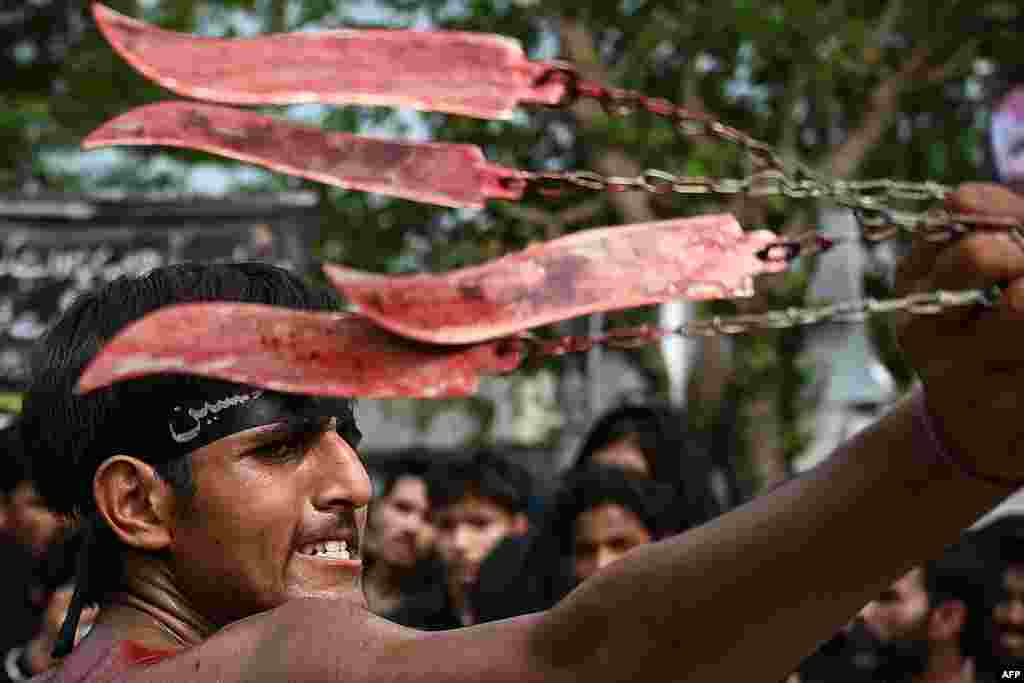 A Shi&#39;ite Muslim mourner self-flagellates during a Muharram procession on the ninth day of Ashura in Islamabad, Pakistan.