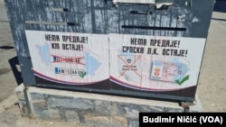 Plakati u severnoj Mitrovici protiv mera kosovske Vlade