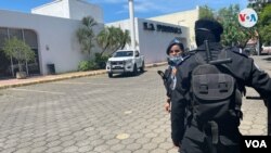 La Policía de Nicaragua allanó el viernes 13 de agosto las oficinas del diario 'La Prensa', el más antiguo de Nicaragua. Foto Houston Castillo, VOA