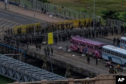 Army soldiers stand guard after removing the protesters and their tents from the site of a protest camp outside the Presidential Secretariat in Colombo, Sri Lanka, July 22, 2022.