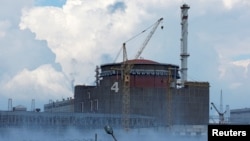 Вид на Запорожскую атомную электростанцию близ украинского города Энергодар, 4 августа 2022 года.