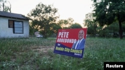 Агитационный плакат с призывом проголосовать за кандидатуру Пита Арредондо в городской совет Ювалде, 29 мая 2022 года