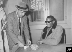 Арест Рэя Чарльза в Индианаполисе по подозрению в хранении наркотиков, 1961