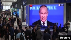 Трансляция выступления Владимира Путина на ПМЭФ, Санкт-Петербург, 17 июня 2022 года