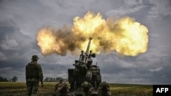 Украинский расчет ведет огонь из 155-мм самоходной артиллерийской установки французского производства. Донбасс, 15 июня 2022г. 