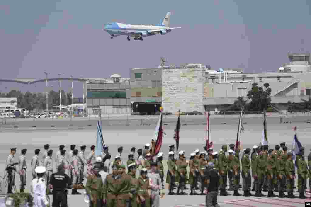 هواپیمای ریاست&zwnj;جمهوری ایالات متحده در آستانه فرود در فرودگاه بن گوریون اسرائیل (چهارشنبه ۲۲ تیر ۱۴۰۱)