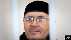 Oyub Titiyev, the head of regional branch of Russian human rights group Memorial attends a court hearing in Grozny, Russia. (File)