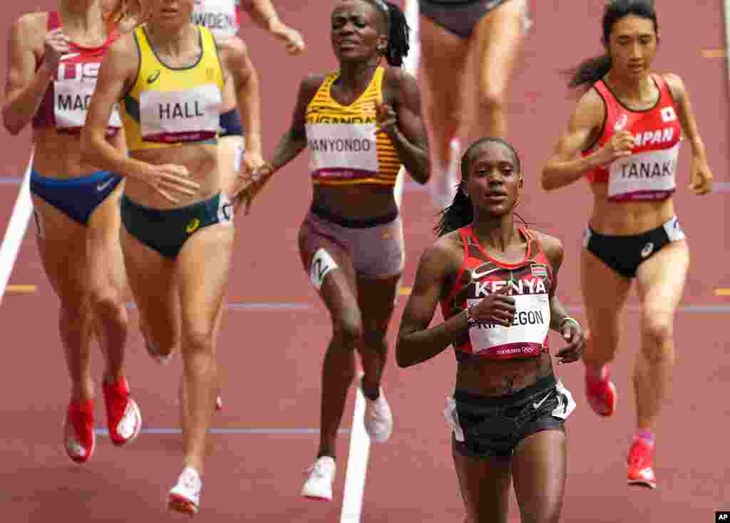 Faith Kipyegon, of Kenya races to win a women&#39;s 1,500-meter heat at the 2020 Summer Olympics, Monday, Aug. 2, 2021, in Tokyo, Japan. (AP Photo/Charlie Riedel)