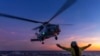 资料照：澳大利亚国防军一架海鹰直升机在澳军一艘军舰上着陆。