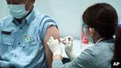 Tiêm vắc-xin ở Nhật.