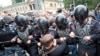 Подавление молодежных протестов в России, в которых Росгвардия атакует даже несовершеннолетних (архивное фото).