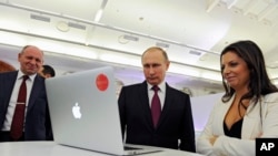 Президент России Владимир Путин и главный редактор канала RT Маргарита Симонян (архивное фото)