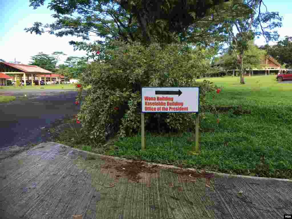 Bảng chỉ đường vào Văn phòng Tổng thống ở thủ đô Palikir, Pohnpei, Liên bang Micronesia, ngày 26 tháng 4, 2017 &nbsp;