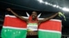 Faith Chepngetich Kipyegon wa Kenya akisherehekea ushindi wake wa mita 1500 Rio