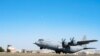 فڕۆکەیەکی جۆری C-130 ی لەشکری ئەمەریکا یارمەتی مرۆیی بارکردووە و بەرەو ئاسمانی غەززە دەڕفێت تاوەکو لەوێ بەری بداتەوە، شەممە 2 ی مانگی سێی 2024