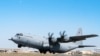 (FILE) Pesawat AU AS C-130J Super Hercules berisi bantuan kemanusiaan lepas landas untuk menerjunkan bantuan di Gaza pada 2 Maret 2024.