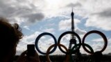 Олимпийская символика в Париже (архивное фото) 