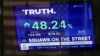 Vrednost deonica kompanije "Truth Social" na zgradi Nasdaka u Njujorku, 26. marta 2024. (Foto: AP/Frank Franklin II)