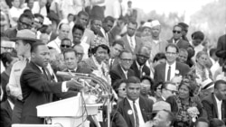 Мартин Лютер Кинг во время своей речи «У меня есть мечта». Джексон - в нижнем правом углу фото