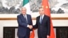 资料照片: 2023年9月4日中国外交部长王毅(右)在北京会见意大利副总理兼外交部长安东尼奥·塔亚尼