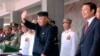 视频截图显示，2013年7月27日，朝鲜领导人金正恩和中国副主席李源潮在平壤纪念朝鲜战争停战60周年的庆典上