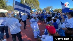 Decenas de nicaragüenses se concentraron este domingo 7 de noviembre en el Parque Rubén Darío de Miami, Florida, para expresar su rechazo a las elecciones en Nicaragua.