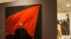 Виталий Комар на фоне работы «Красный флаг»