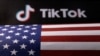 资料照制图：TikTok标志和美国国旗。