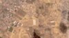 En esta imagen satelital tomada por Planet Labs PBC se muestra la instalación de tiendas de campaña cerca de Jan Yunis, en la Franja de Gaza, el 21 de abril de 2024.