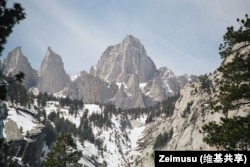 Mount Whitney measures more than 4,400 meters