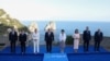 (左起)2024年4月18日(左起)美國國務卿布林肯、法國外長塞茹爾納、加拿大外交部長喬美蘭、意大利外長塔亞尼、日本外長上川洋子、德國外長貝爾博克、英國外交大臣卡梅倫和歐盟外交政策負責人博雷利在意大利卡普里島舉行的七國集團外長會議上合影。