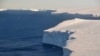 آرکٹک کی برف گلوبل وارمنگ کی وجہ سے تیزی سے پگھل رہی ہے۔