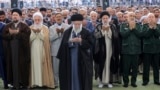 نماز جمعه عید فطر به امامت علی خامنه‌ای، رهبر جمهوری اسلامی، و جمعی از مقامات ارشد سیاسی و نظامی حکومت ایران