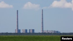 Вид на Запорожскую АЭС, которая была захвачена российскими войсками в марте. Фото 4 августа 2022 года.