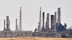  سعودی دارالحکومت ریاض کے بالکل جنوب میں الخرج کے علاقے کے قریب آرامکو کی تیل کی ایک تنصیب۔ فوٹو اے ایف پی
